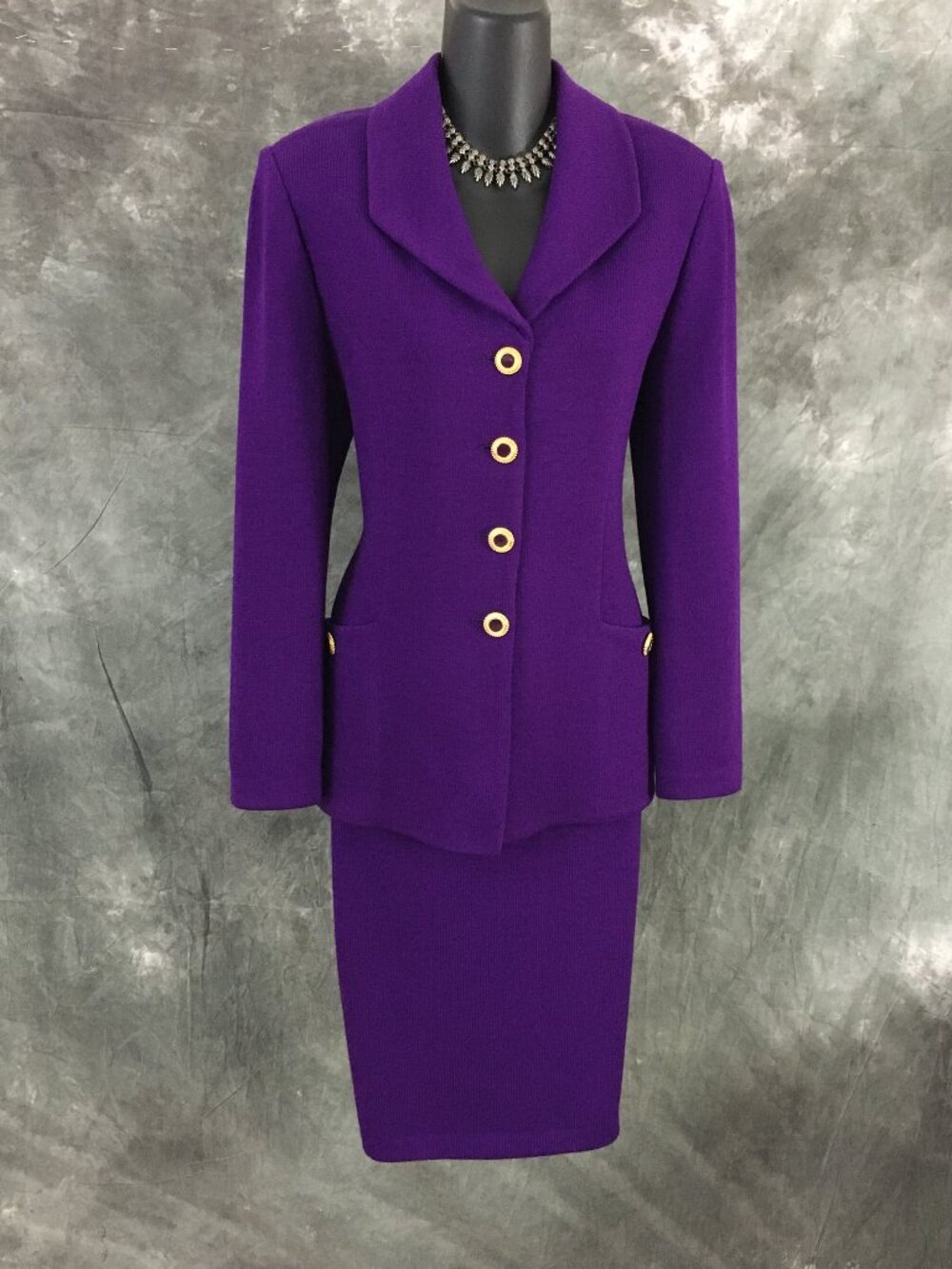 BEAUTIFUL St John collection knit purple jacket skirt suit size 6 - Picture 3 of 10